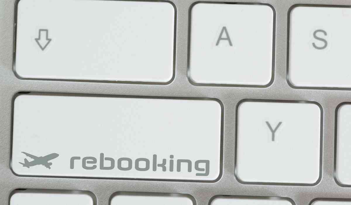 Flight Delays Compensation, Rebooking, and Refund Guide